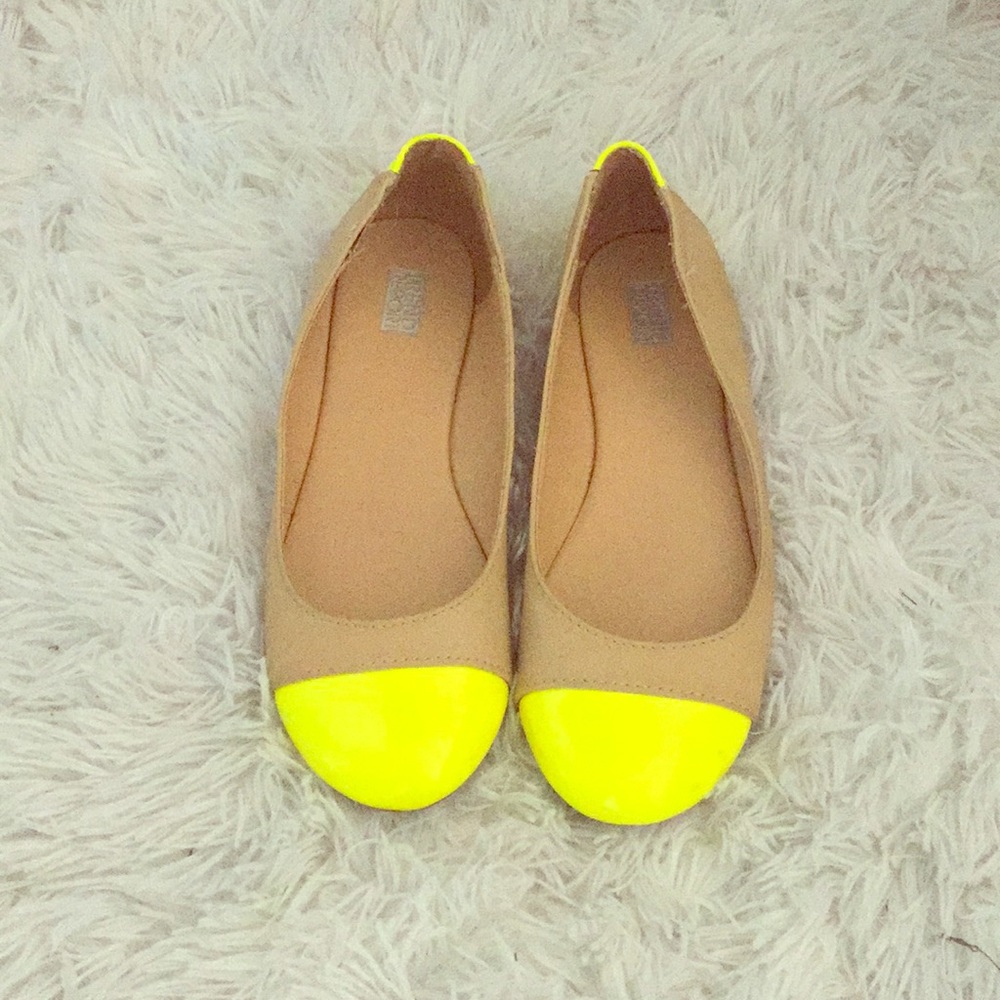 Neon Yellow/Tan Flats - Picture 2 of 5